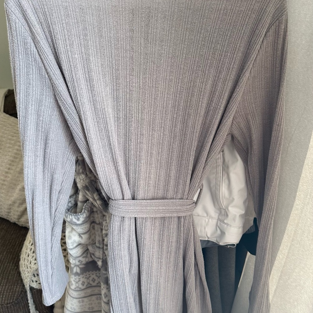🤍 Soft Ribbed Knit Lounge Robe – Size Large 🤍 VGUC - Picture 2 of 3